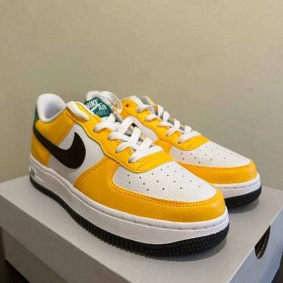 NIB Big Kid Nike Air Force 1 Low - FN8008-700 - University Gold/Black - Picture 1 of 7